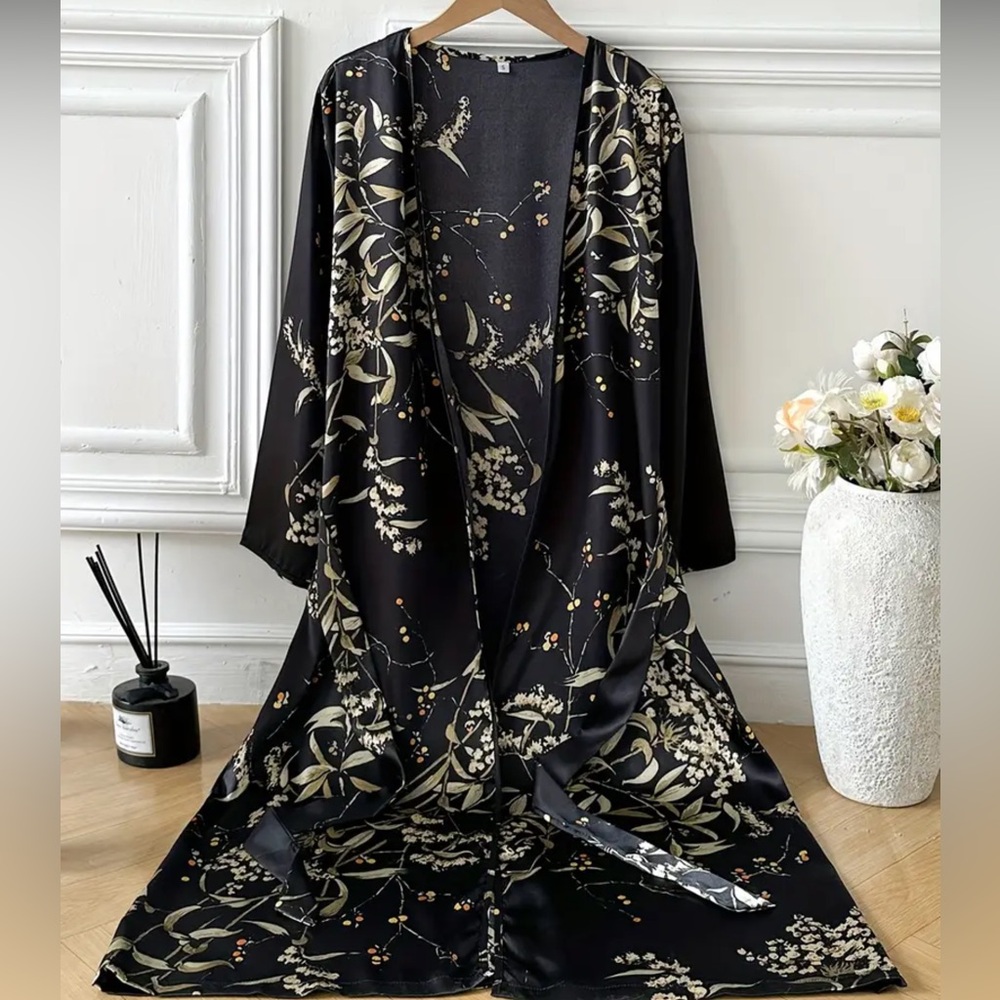 Beautiful satin robe - last one! - Picture 6 of 9